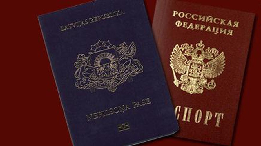 Интерес к российскому гражданству в Латвии падает - Литва и страны Балтии