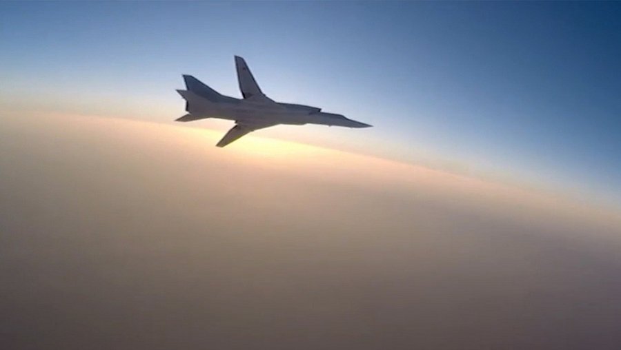 Бомбардировщик Ту-22М3 разбился при посадке в Мурманской области - В Мире