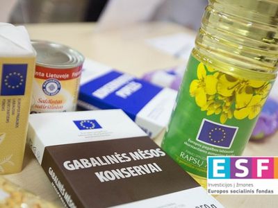 Выдача продуктов и средств гигиены малообеспеченным жителям - В Висагинасе