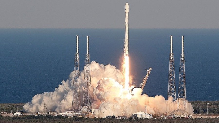 SpaceX не удалось посадить первую ступень Falcon 9 после запуска Dragon - В Мире