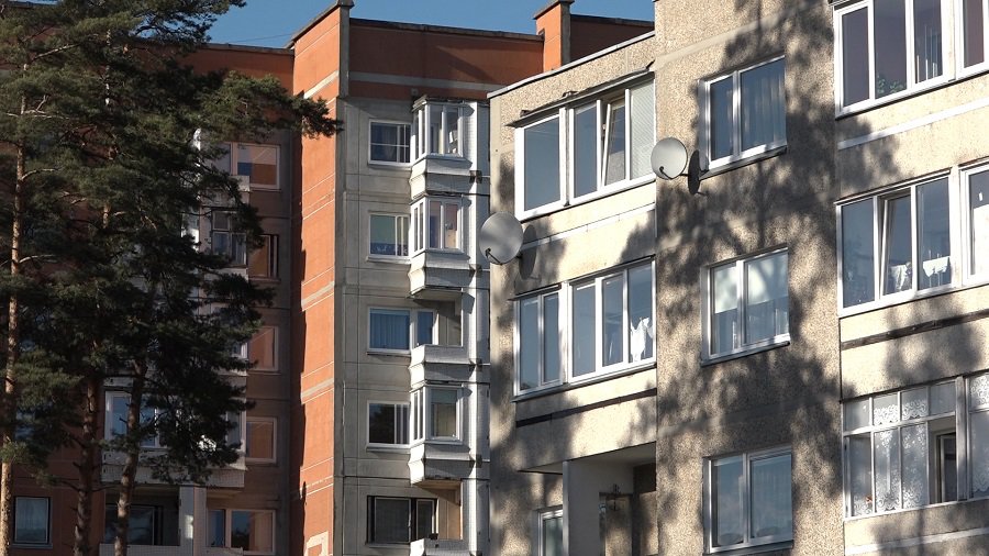 В Висагинасе курение на балконах запрещено уже в 20 жилых домах (видео) - В Висагинасе