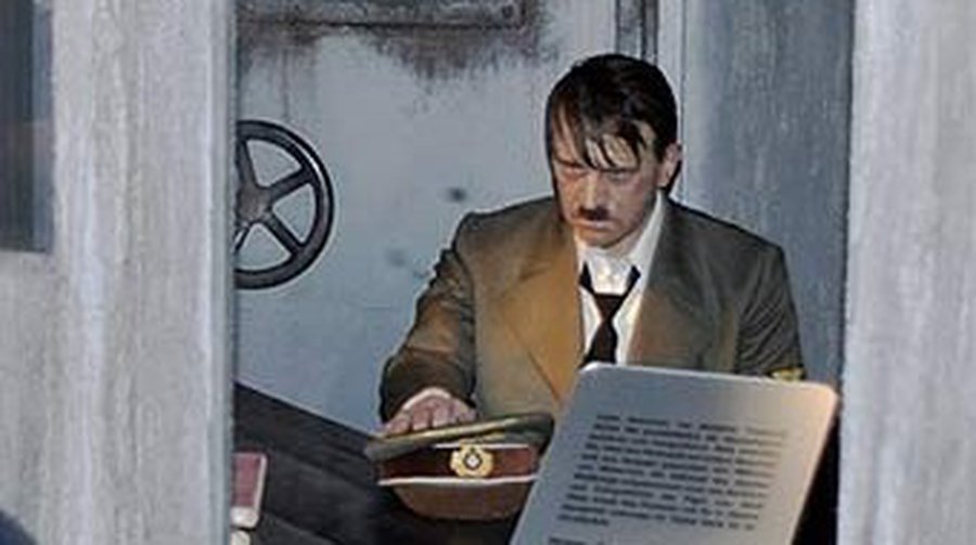 Немца оштрафовали за обезглавливание воскового Гитлера - Хобби, отдых и развлечения