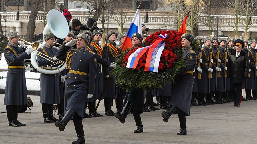 23 февраля в России отмечают День защитника Отечества - В Мире