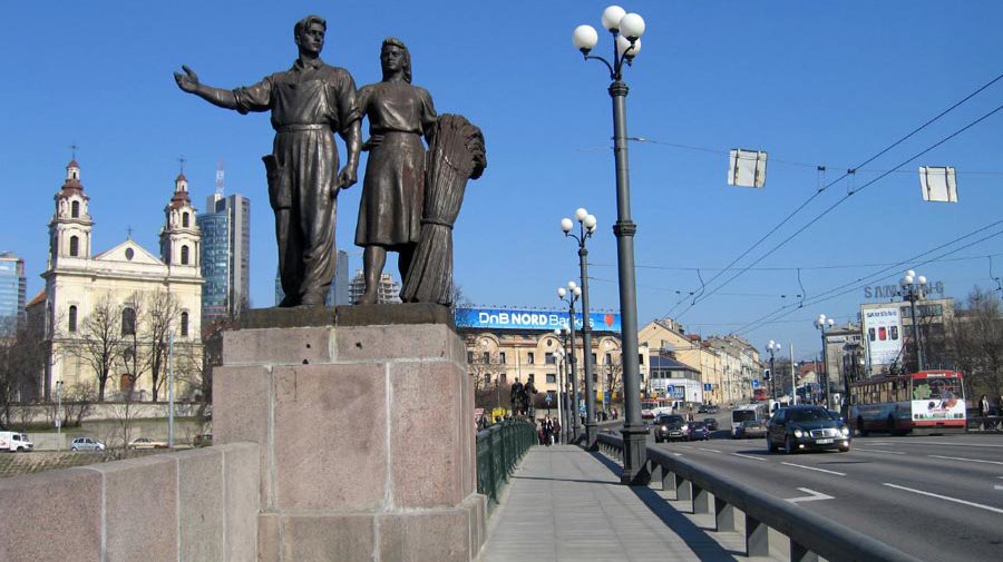 Литовский политик призывает не ремонтировать советские скульптуры в Вильнюсе - Культурные и спортивные мероприятия