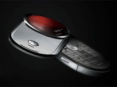Motorola представила мобильник с круглым экраном - IT новости