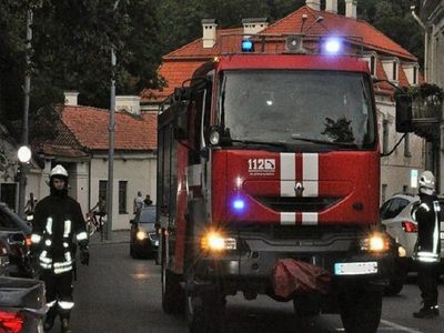 Требуя повышения зарплат, пожарные обещают проводить акции протеста каждую неделю - Литва и страны Балтии