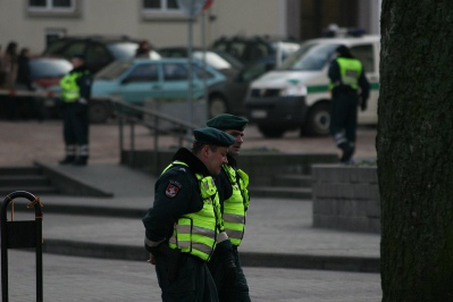 Seimo rinkimų metu - gausios policijos pajėgos - Lietuva ir Baltijos šalys