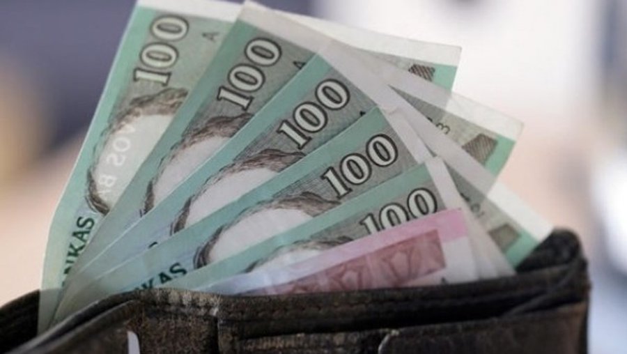 С октября повышаются зарплаты некоторых госслужащих - Литва и страны Балтии