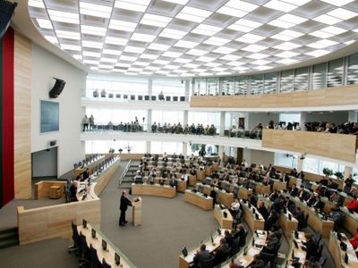 Для отстраненного от должности президента Паксаса двери в парламент Литвы открываются все шире


                                                   - Литва и страны Балтии