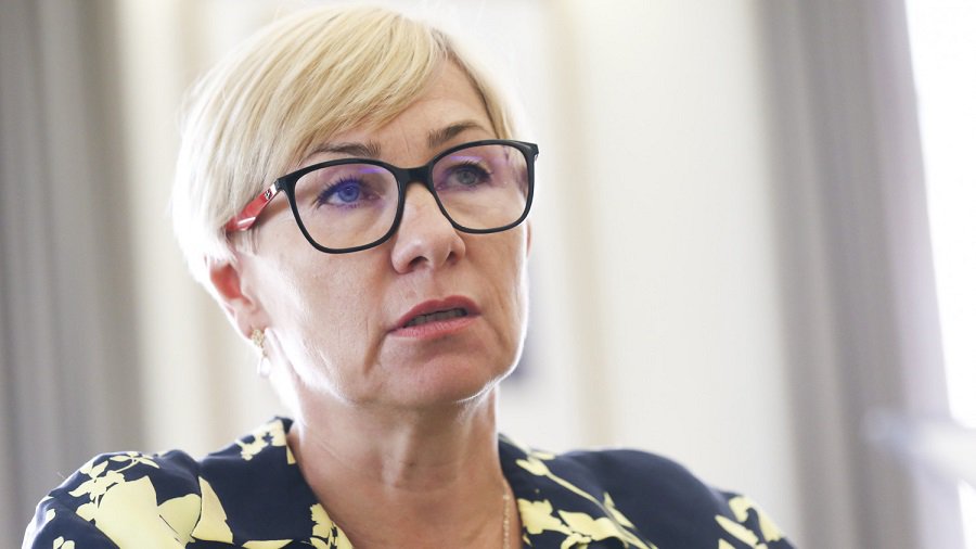 J. Šiugždinienė patvirtino: matematikos egzamino neišlaikė 35 proc. laikiusiųjų - Lietuva ir Baltijos šalys