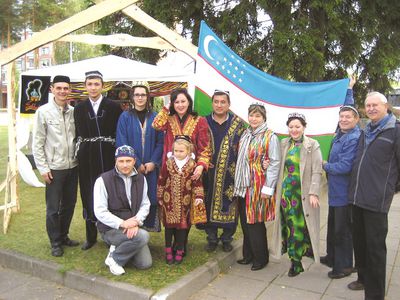 Национальный костюм узбекской общины Висагинаса - В Висагинасе