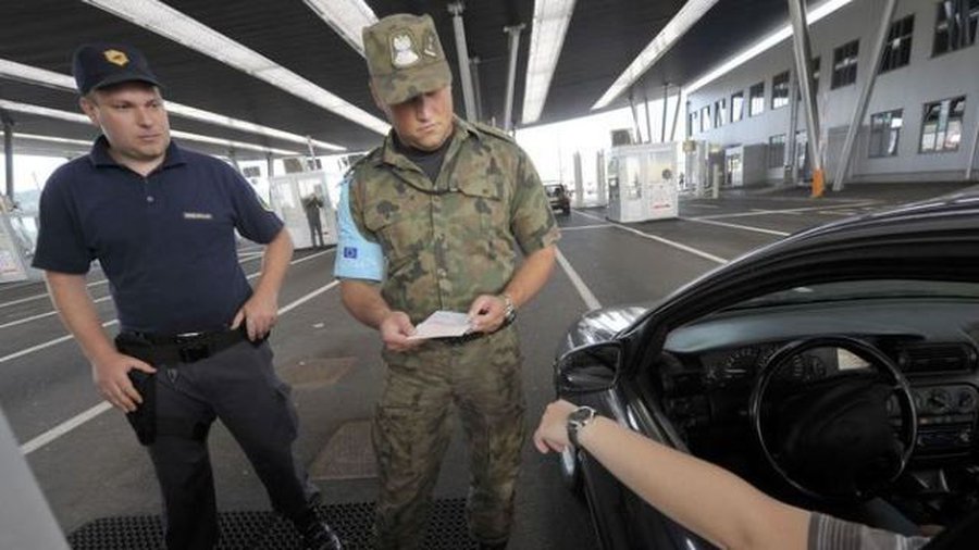 На польской границе задерживают калининградцев с фальшивыми автостраховками из Литвы - Хобби, отдых и развлечения