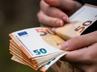 Экономист: рост зарплат в Литве будет в несколько раз опережать рост цен - Экономика и бизнес
