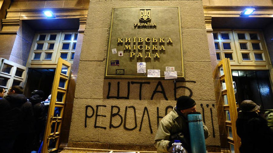 Освобожденную мэрию Киева захватили снова - В Мире