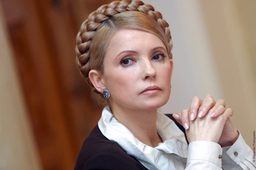 Тимошенко сравнила себя с Сахаровым: Судимость имели и достойные люди


 - В Мире