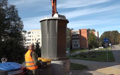 В контейнерах на коллективных площадках начат монтаж новых датчиков заполнения - В Висагинасе