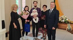 «Маленький человечек – это большое чудо». В загсе чествовали первого в этом году новорожденного (видео)